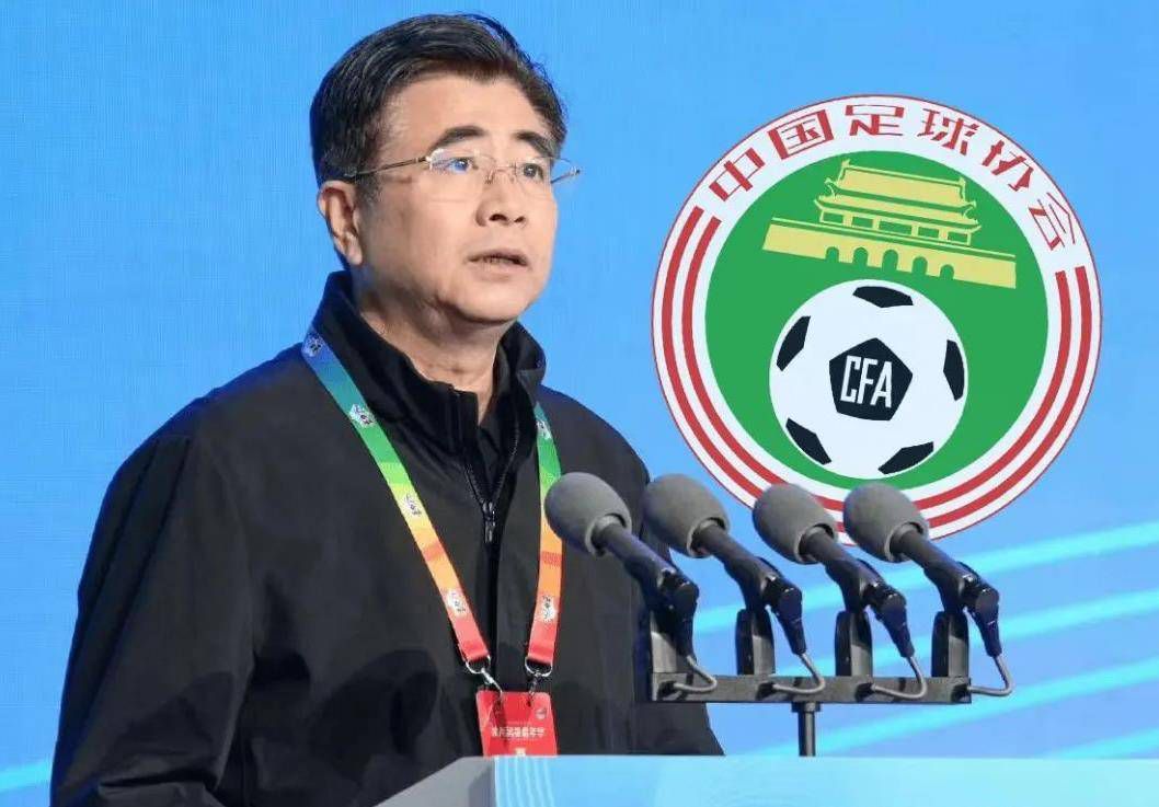 另一方面，陈凯歌却不像阿城般，执著于抄袭正面意义的价值观;相反，他看到当代中国文化隐含的解构意义。